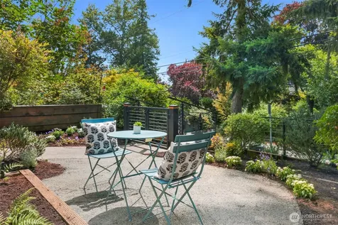 1812 N 39th Seattle WA 98103