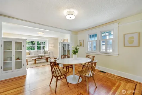 1812 N 39th Seattle WA 98103