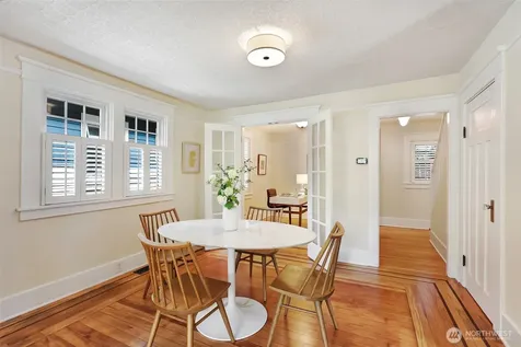 1812 N 39th Seattle WA 98103