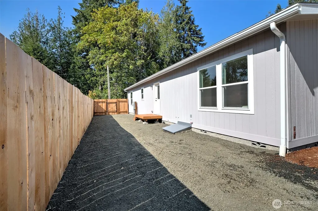 2371 E Crestview Drive Shelton WA 98584