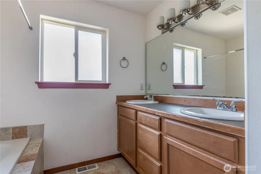 1102 Chestnut Street Everett WA 98201