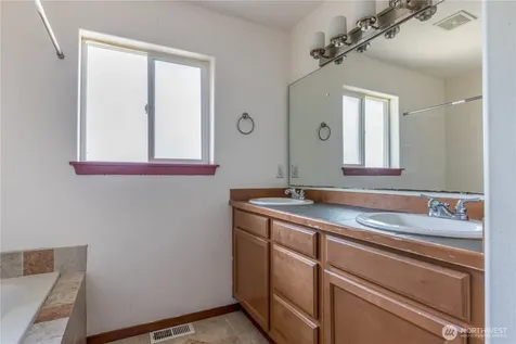 1102 Chestnut Street Everett WA 98201