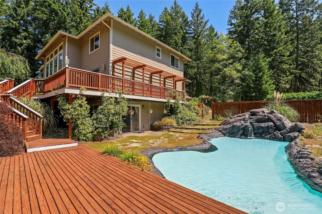 4997 SW Old Clifton Road Port Orchard WA 98367