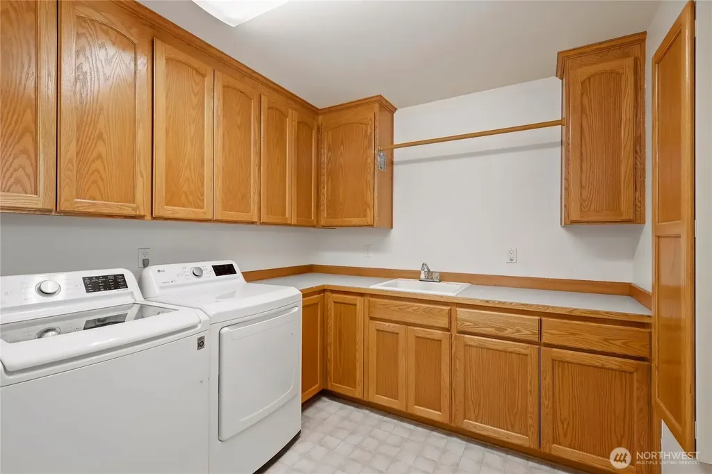 4997 SW Old Clifton Road Port Orchard WA 98367
