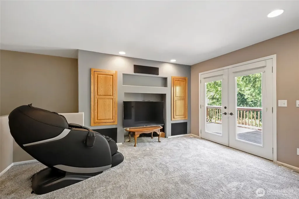 4997 SW Old Clifton Road Port Orchard WA 98367