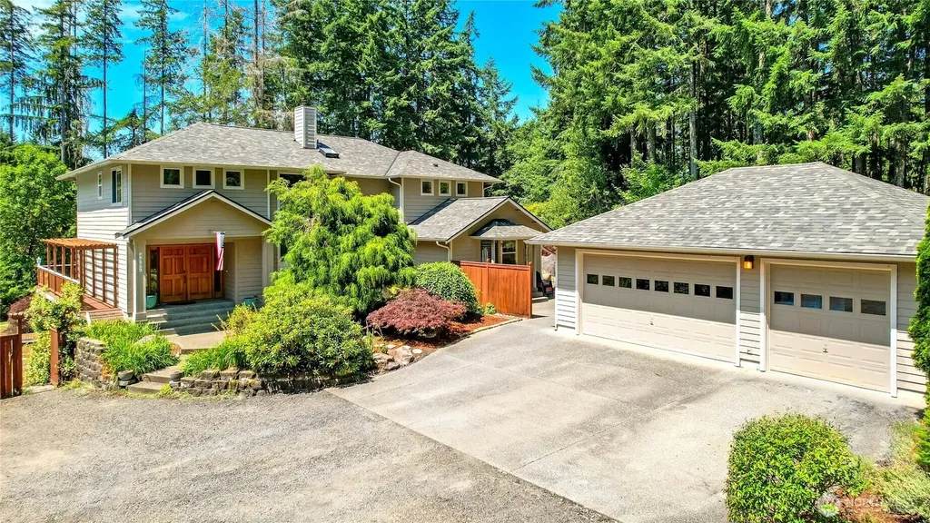 4997 SW Old Clifton Road Port Orchard WA 98367