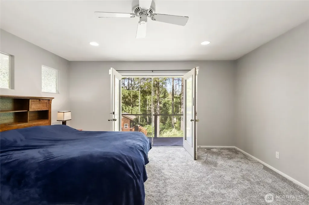 4997 SW Old Clifton Road Port Orchard WA 98367