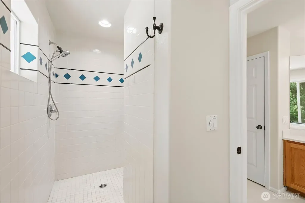 4997 SW Old Clifton Road Port Orchard WA 98367