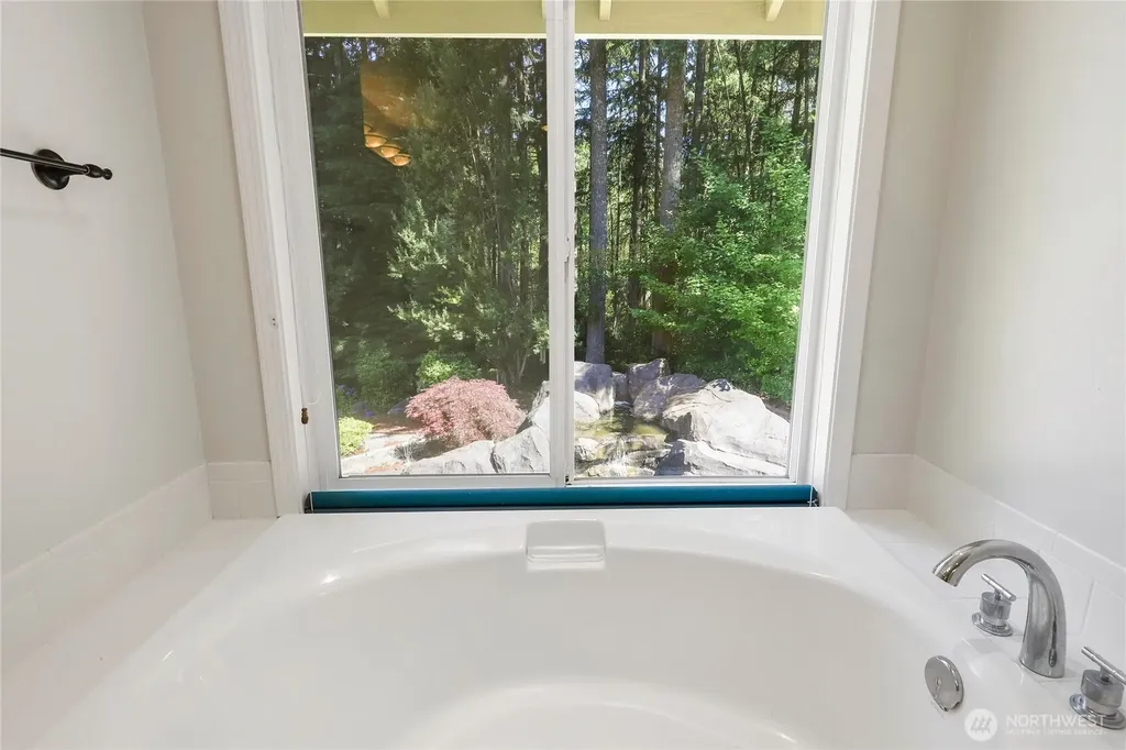 4997 SW Old Clifton Road Port Orchard WA 98367