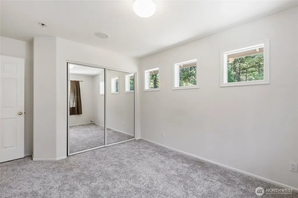 4997 SW Old Clifton Road Port Orchard WA 98367