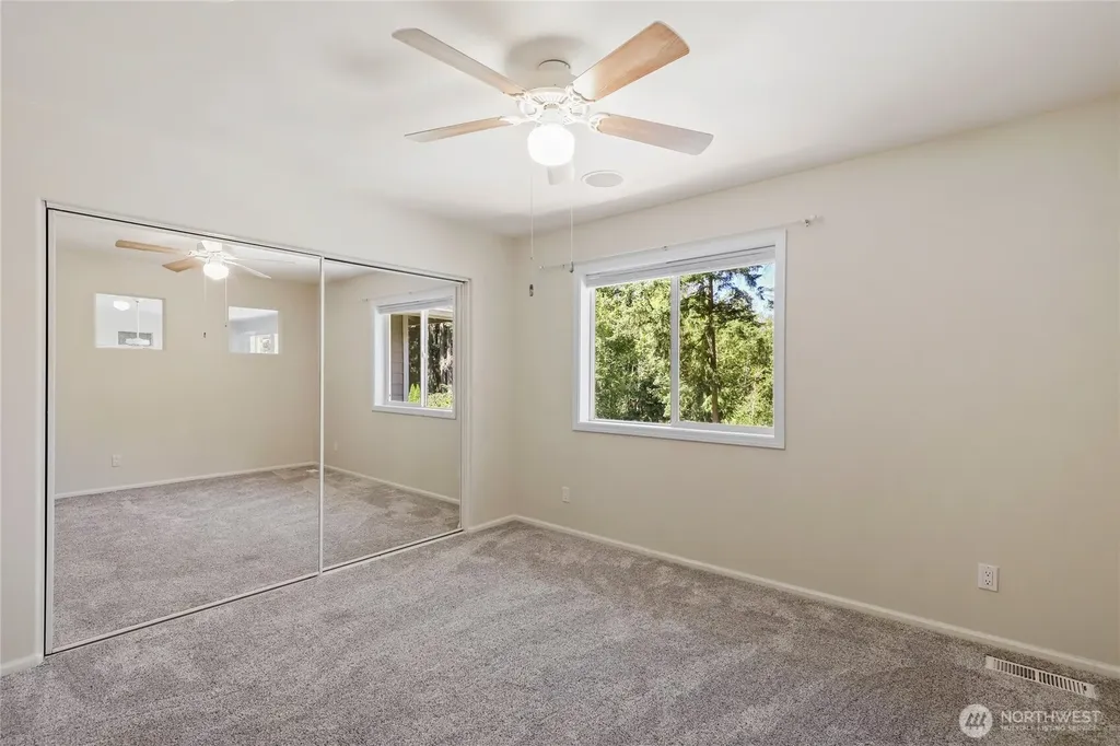 4997 SW Old Clifton Road Port Orchard WA 98367