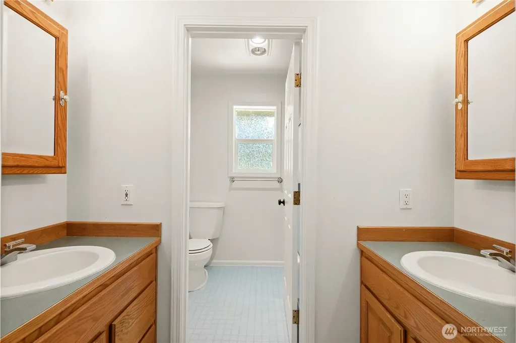 4997 SW Old Clifton Road Port Orchard WA 98367