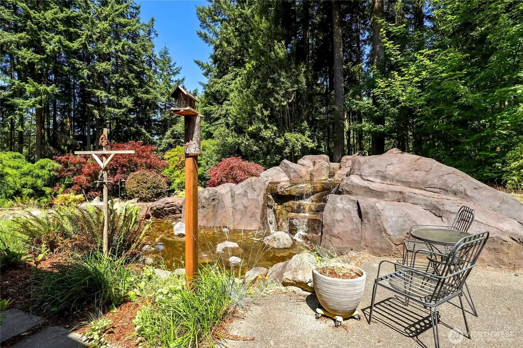4997 SW Old Clifton Road Port Orchard WA 98367