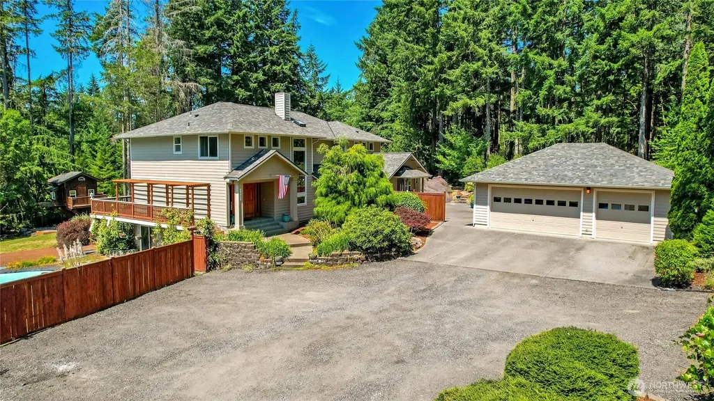 4997 SW Old Clifton Road Port Orchard WA 98367