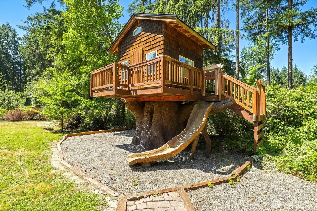 4997 SW Old Clifton Road Port Orchard WA 98367