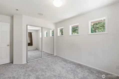 4997 SW Old Clifton Road Port Orchard WA 98367