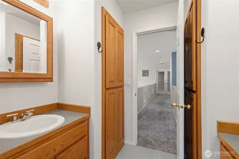 4997 SW Old Clifton Road Port Orchard WA 98367