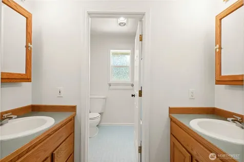 4997 SW Old Clifton Road Port Orchard WA 98367