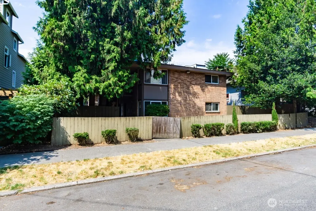 2211 Franklin Avenue E Seattle WA 98102