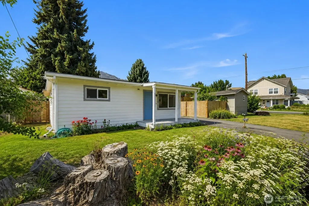 119 W Gibson Avenue Chelan WA 98816