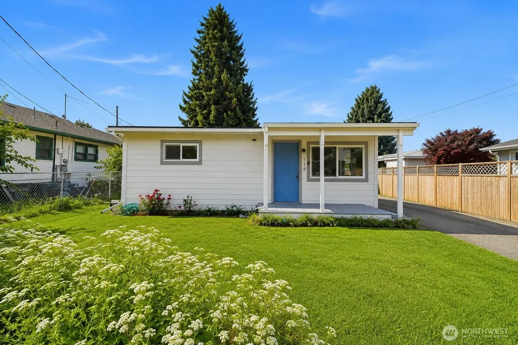 119 W Gibson Avenue Chelan WA 98816