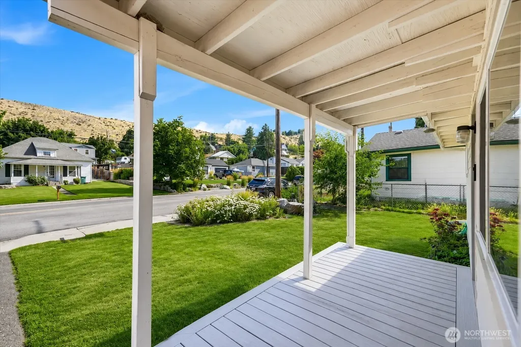 119 W Gibson Avenue Chelan WA 98816