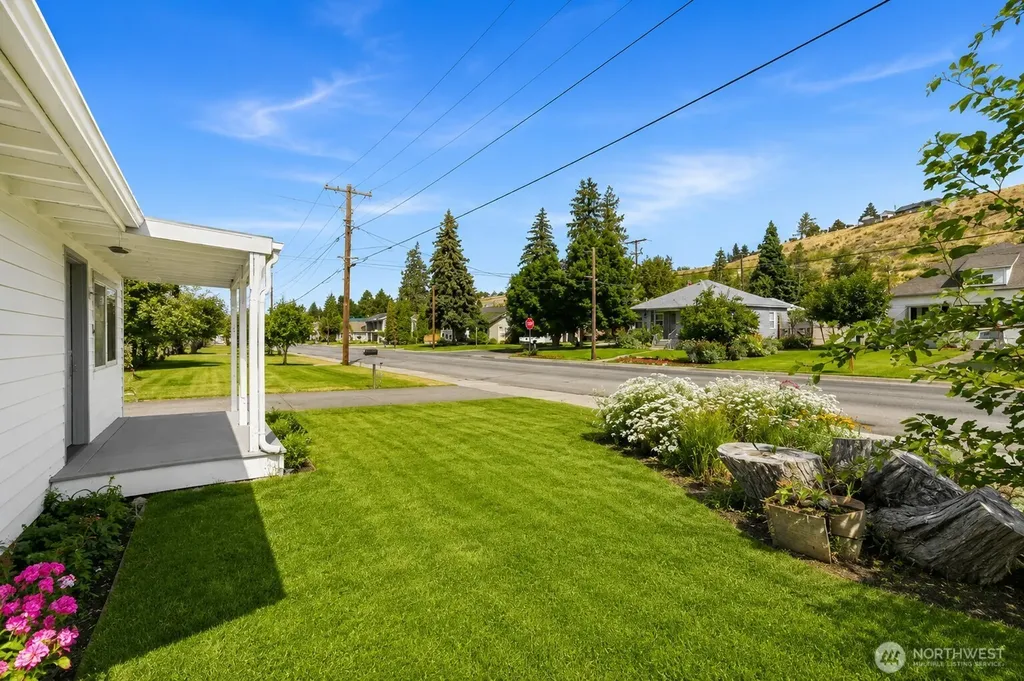 119 W Gibson Avenue Chelan WA 98816