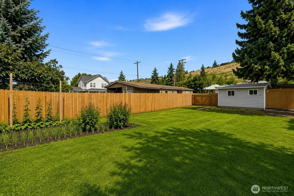119 W Gibson Avenue Chelan WA 98816