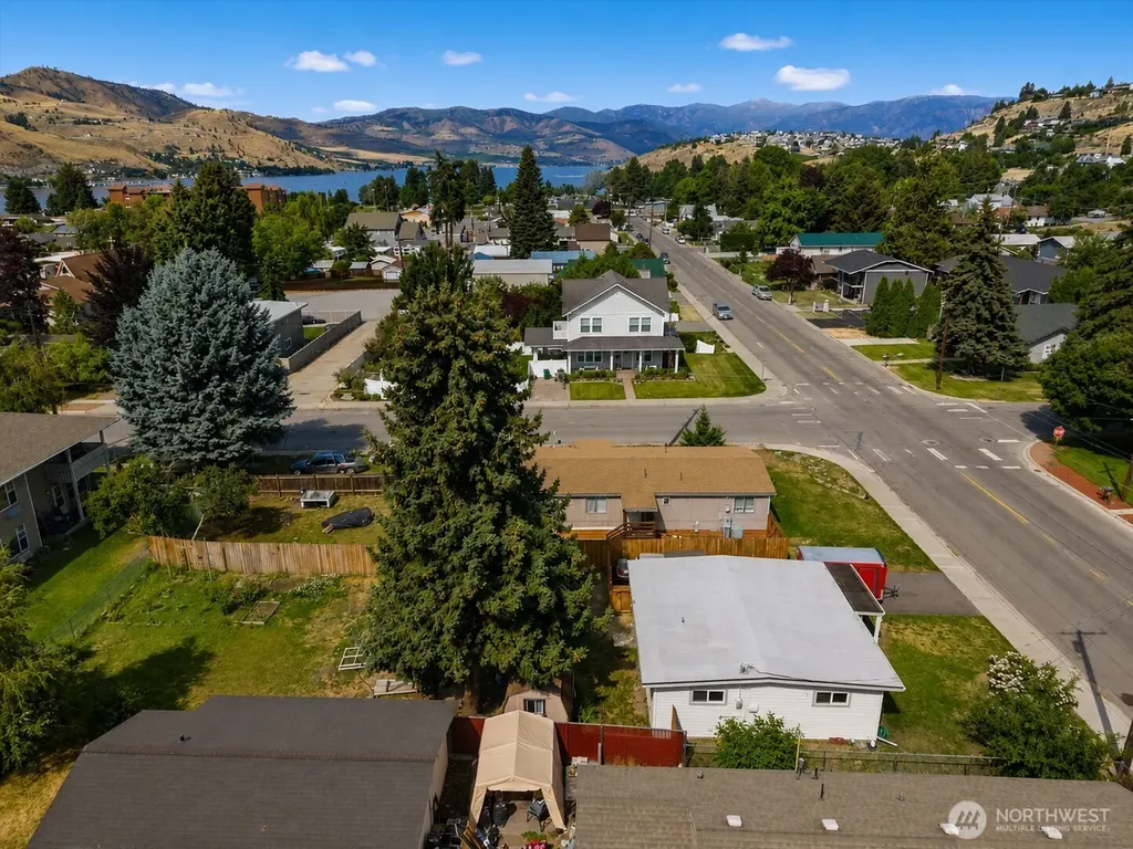 119 W Gibson Avenue Chelan WA 98816