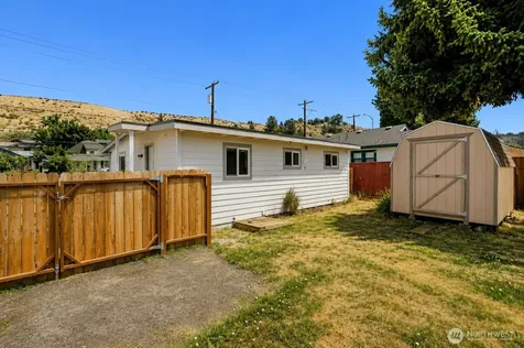 119 W Gibson Avenue Chelan WA 98816