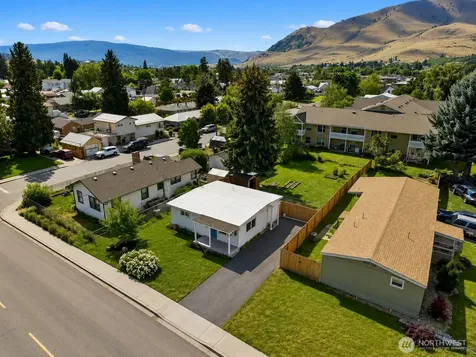 119 W Gibson Avenue Chelan WA 98816