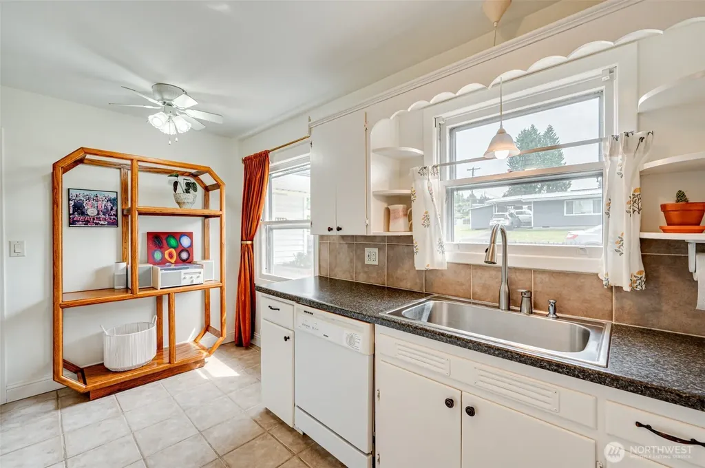 813 N 16th Avenue Kelso WA 98626