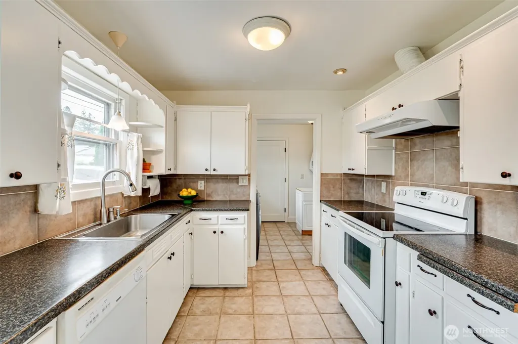813 N 16th Avenue Kelso WA 98626