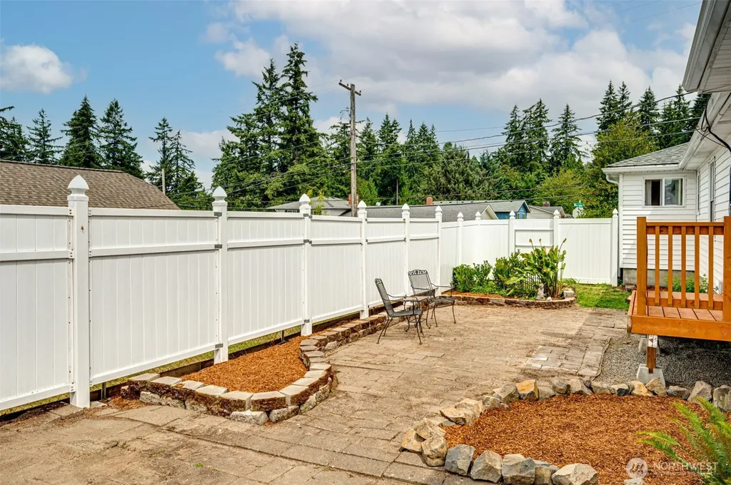 813 N 16th Avenue Kelso WA 98626
