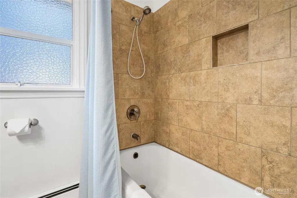 8526 17th Avenue NE Seattle WA 98115