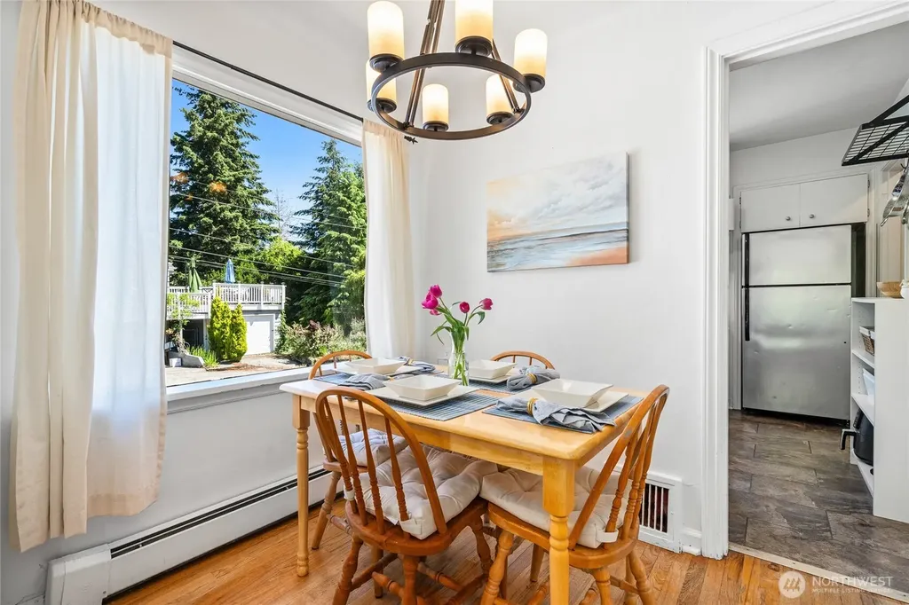 8526 17th Avenue NE Seattle WA 98115