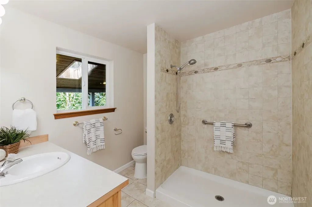 19741 12th Avenue NE Poulsbo WA 98370