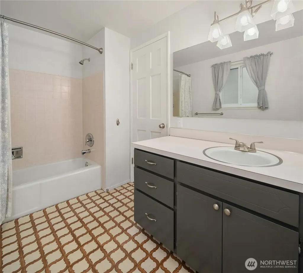 4301 72nd Avenue W University Place WA 98466