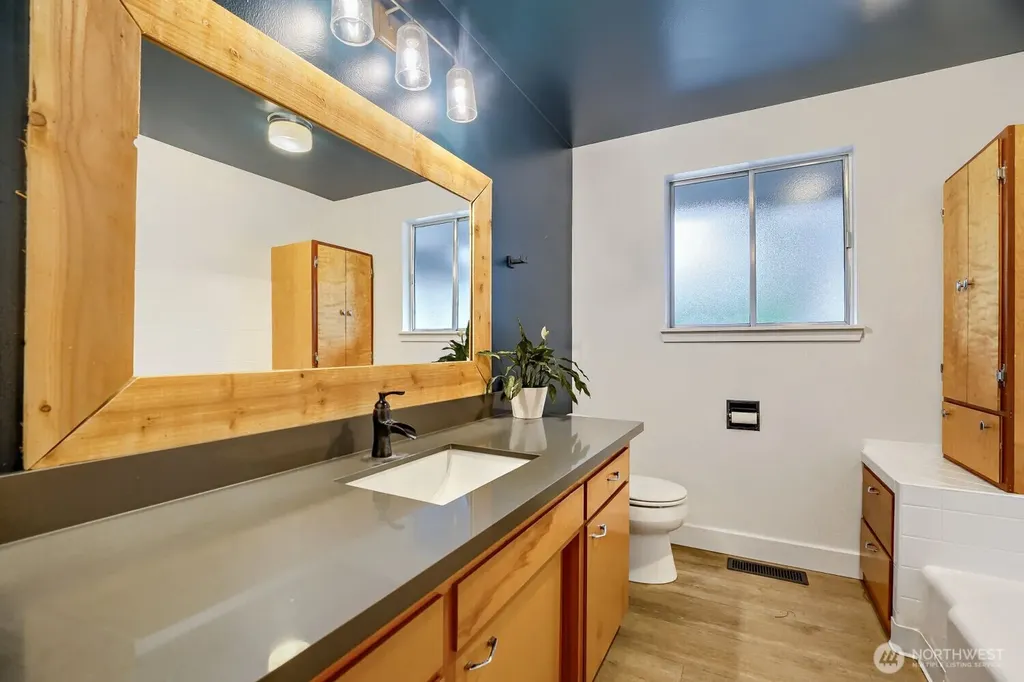 11502 93rd Avenue SW Lakewood WA 98498