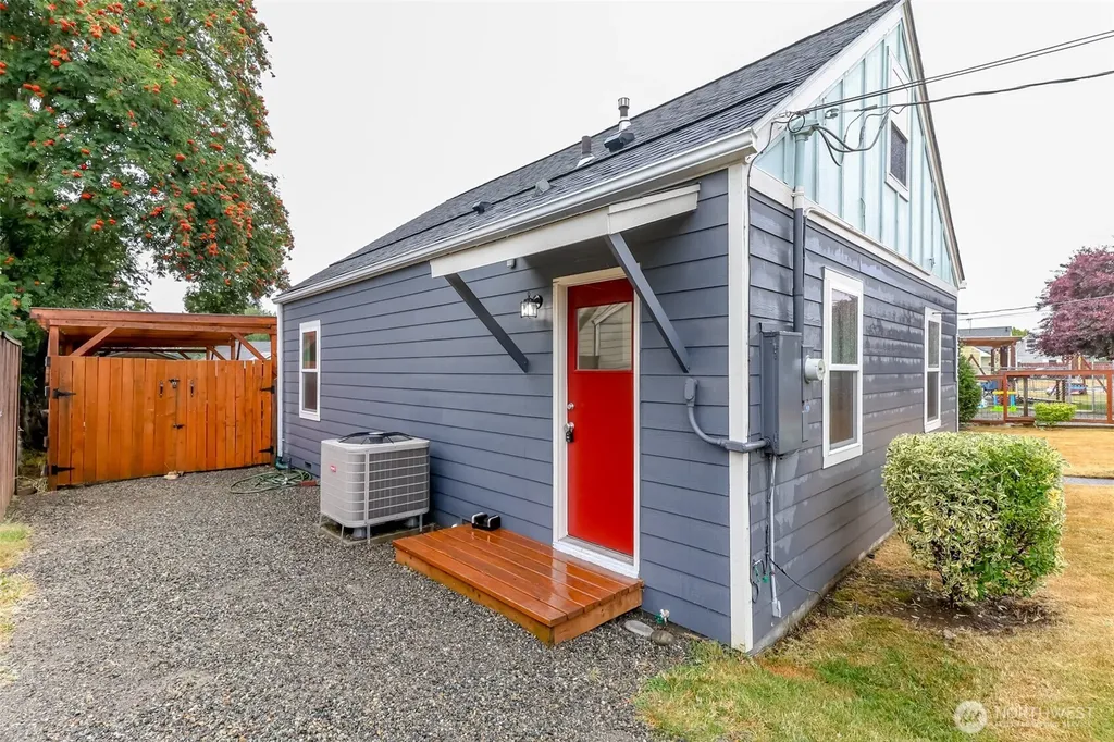 5225 Mcdacer Avenue Tacoma WA 98404