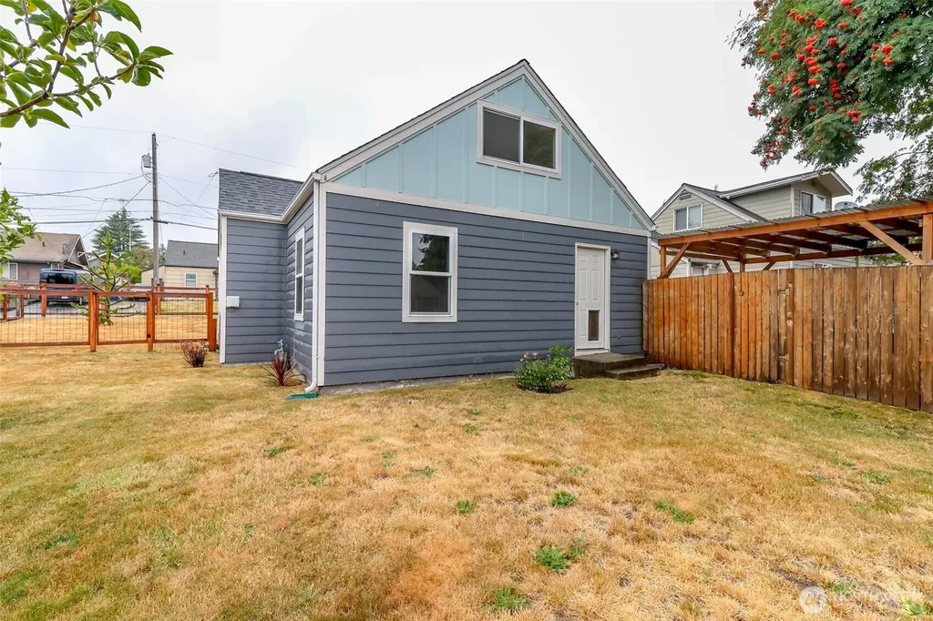 5225 Mcdacer Avenue Tacoma WA 98404