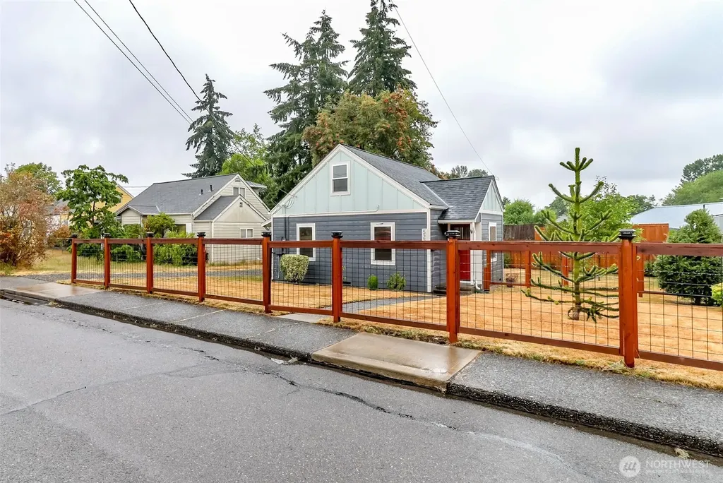 5225 Mcdacer Avenue Tacoma WA 98404