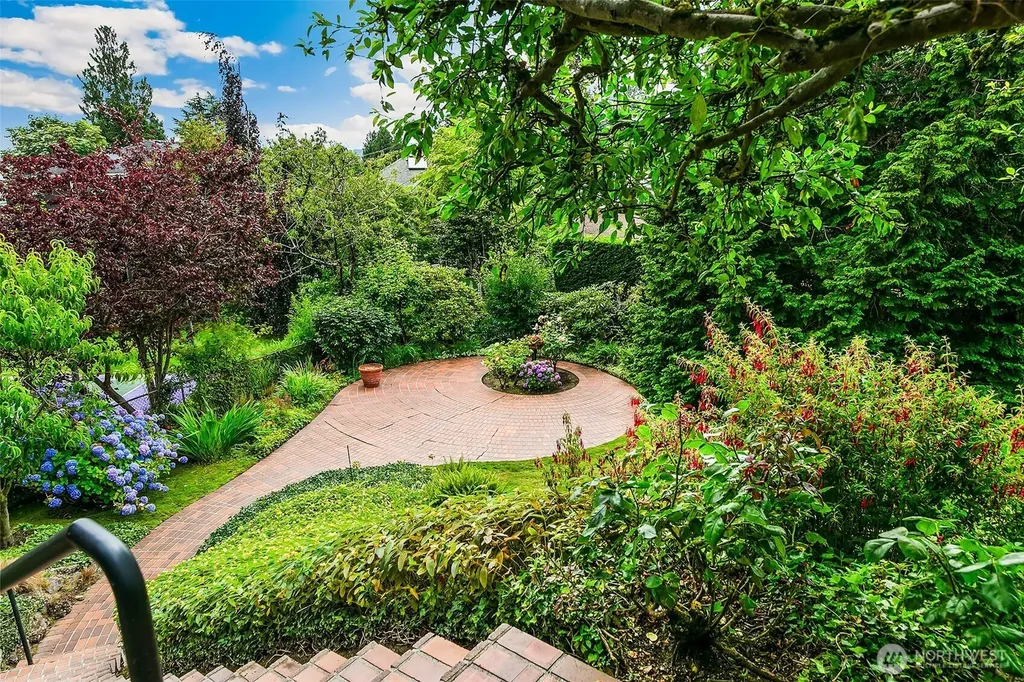 5201 NE 43rd Avenue Seattle WA 98105