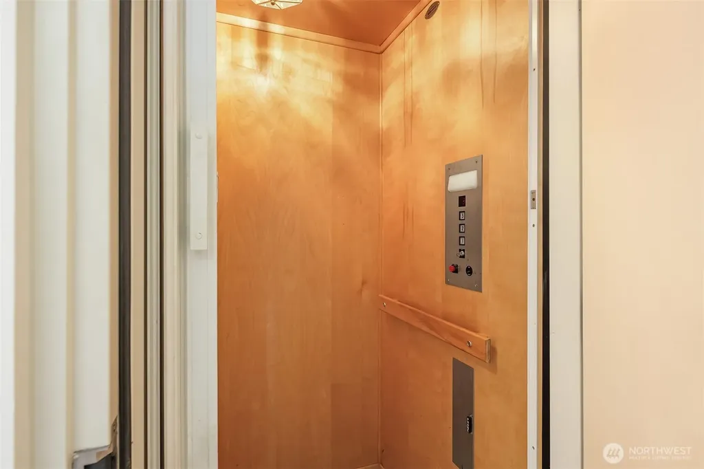 80 E Roanoke Street Seattle WA 98102