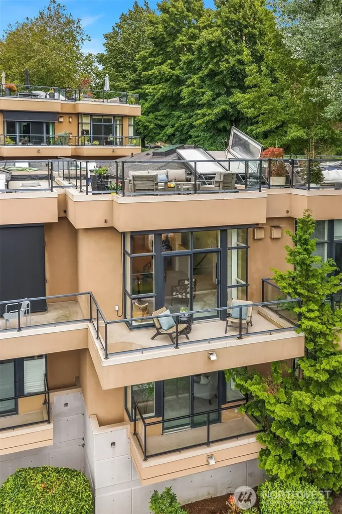 80 E Roanoke Street Seattle WA 98102