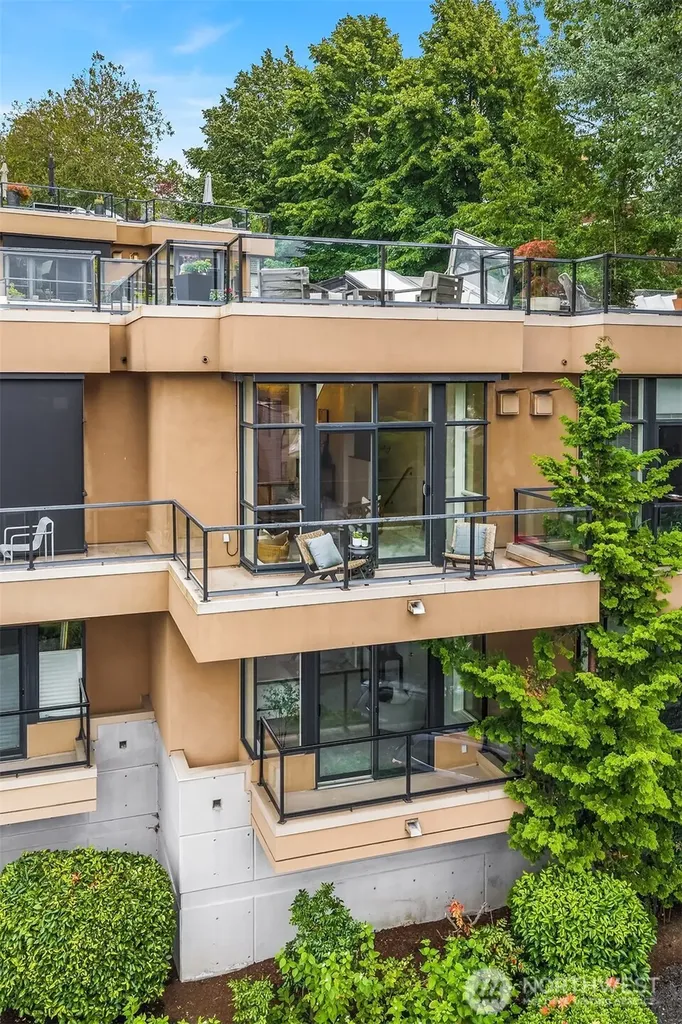 80 E Roanoke Street Seattle WA 98102