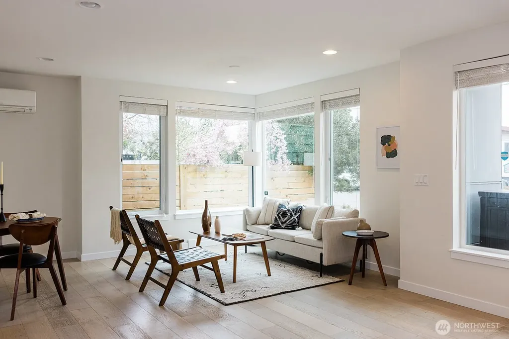 522 N 104th Street Seattle WA 98133