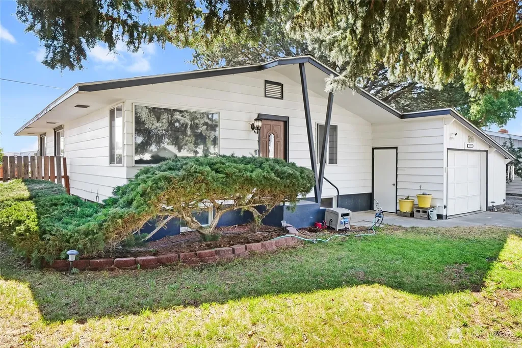 1727 S Monroe Street Moses Lake WA 98837
