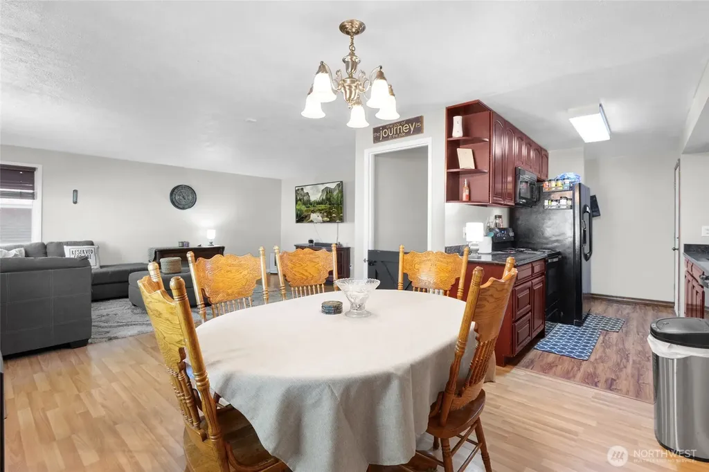1727 S Monroe Street Moses Lake WA 98837