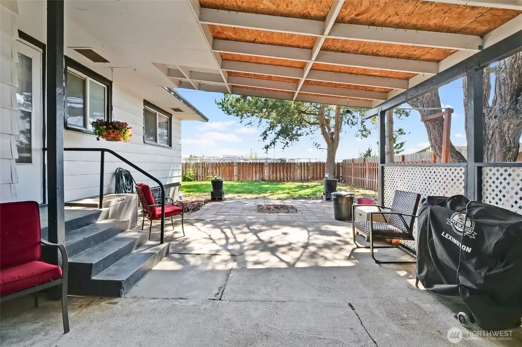 1727 S Monroe Street Moses Lake WA 98837